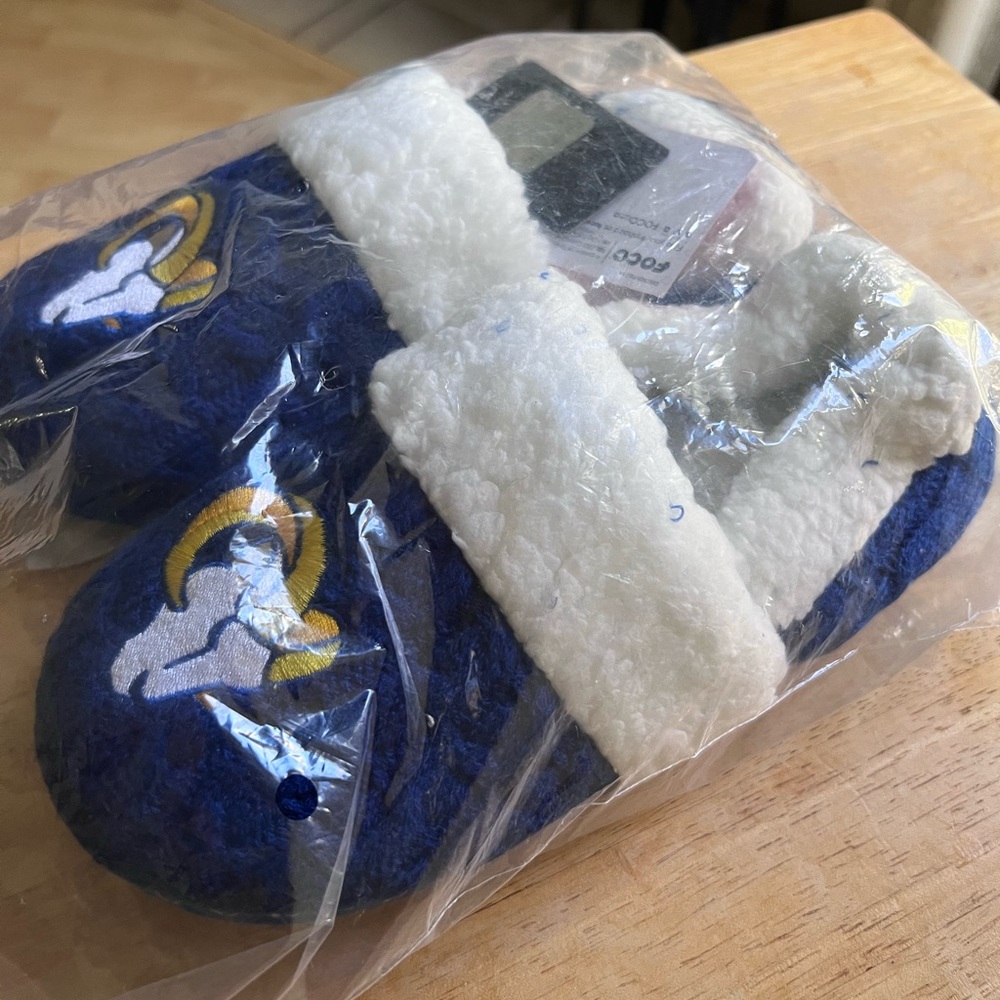 Womens Medium Rams Moccasin Slippers NWT